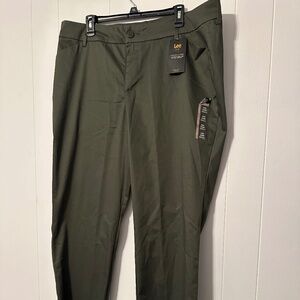 Lee women’s 20w green pants Nee Tags